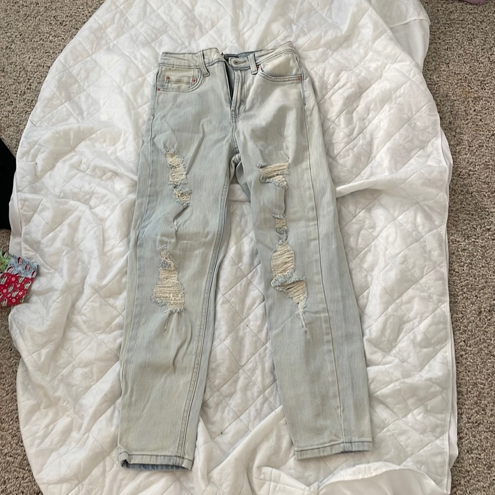 Woman’s wild fable jeans, very washed with some rips
